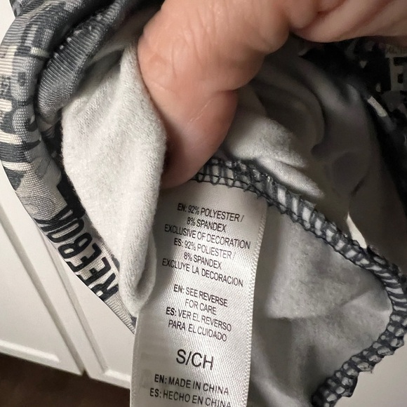 Women’s Reebok Geometric Print Gray and Black Mock Neck Half Zip size s - Picture 5 of 5